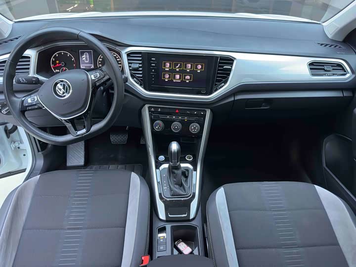 Фото 18 - Volkswagen T-Roc