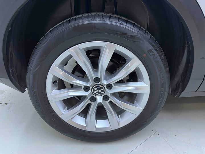 Фото 21 - Volkswagen T-Roc