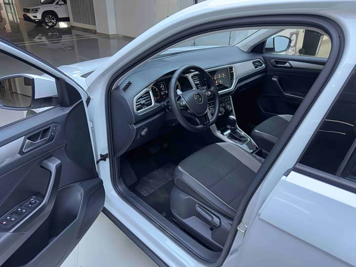 Фото 9 - Volkswagen T-Roc