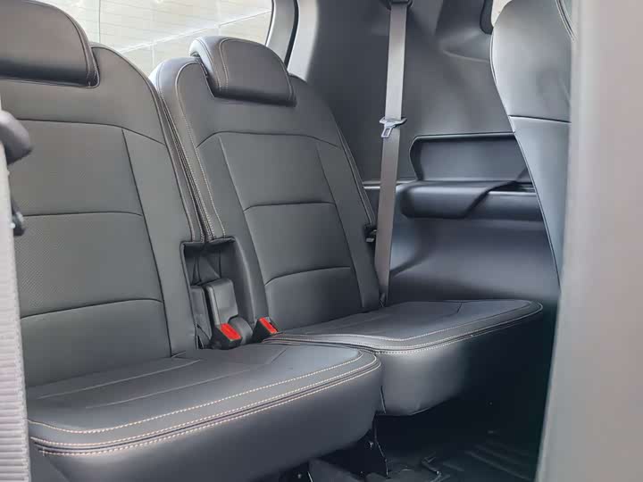 Фото 11 - Geely Okavango L