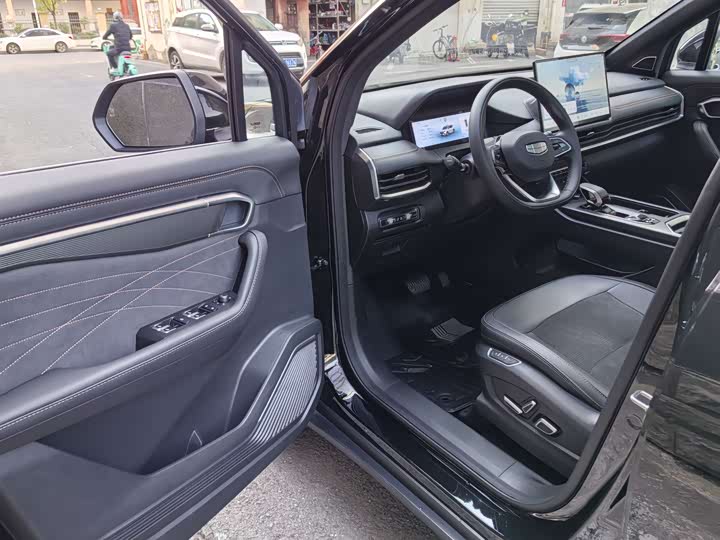 Фото 13 - Geely Okavango L