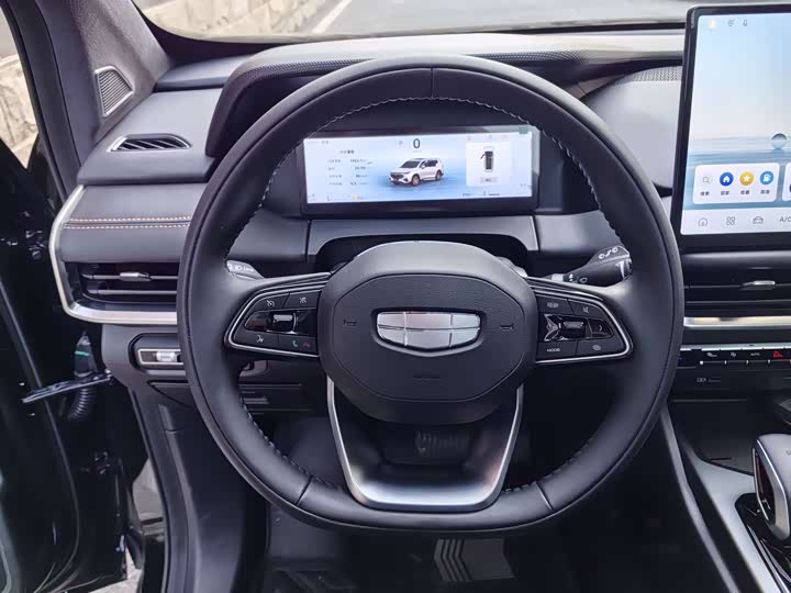 Фото 15 - Geely Okavango L