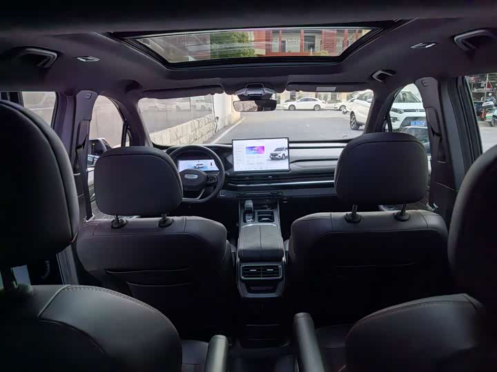 Фото 19 - Geely Okavango L