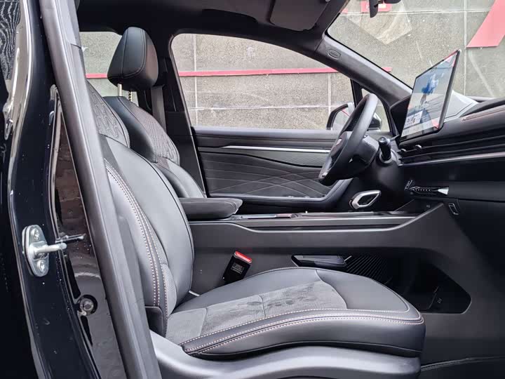 Фото 9 - Geely Okavango L