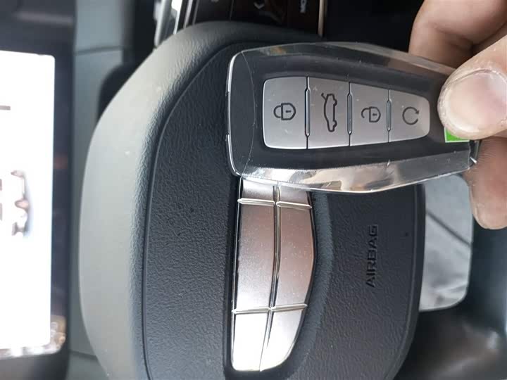 Фото 9 - Geely Okavango L