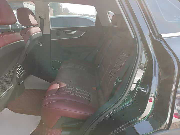 Фото 14 - Hongqi HS5