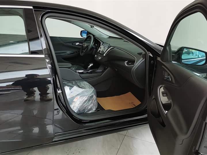 Фото 8 - Chevrolet Malibu XL