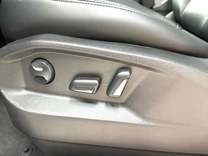 Фото 10 - Audi Q2L