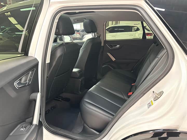 Фото 13 - Audi Q2L