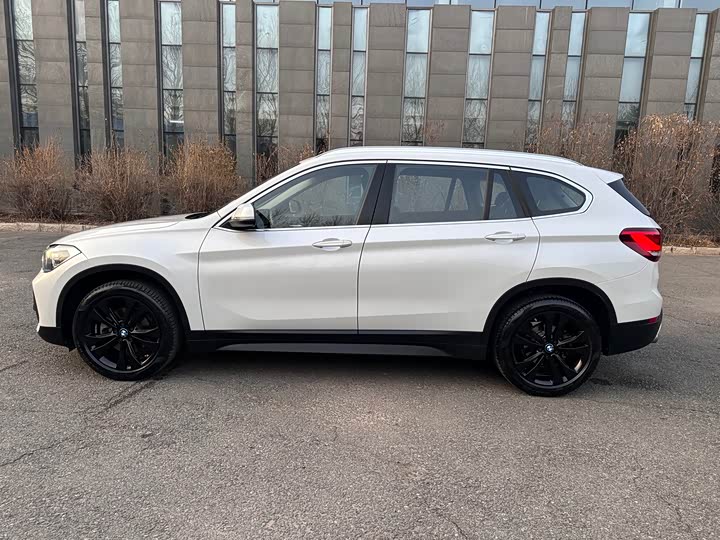 Фото 6 - BMW X1