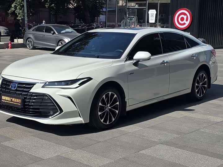 Фото 1 - Toyota Avalon