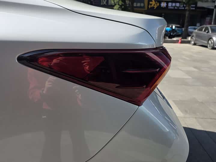 Фото 10 - Toyota Avalon