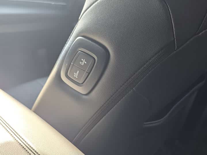 Фото 19 - Toyota Avalon