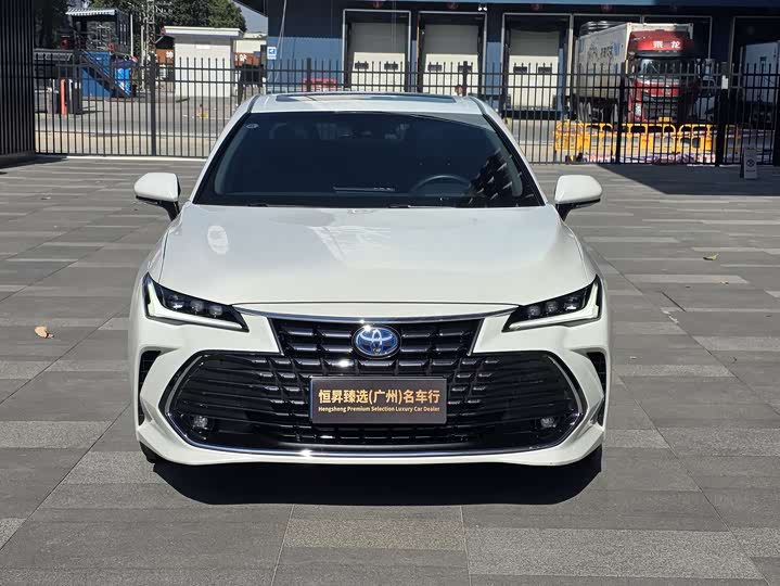 Фото 2 - Toyota Avalon