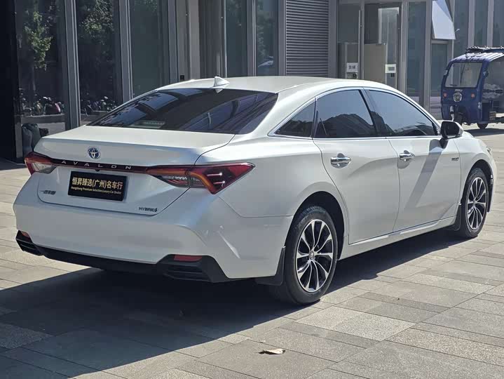 Фото 5 - Toyota Avalon