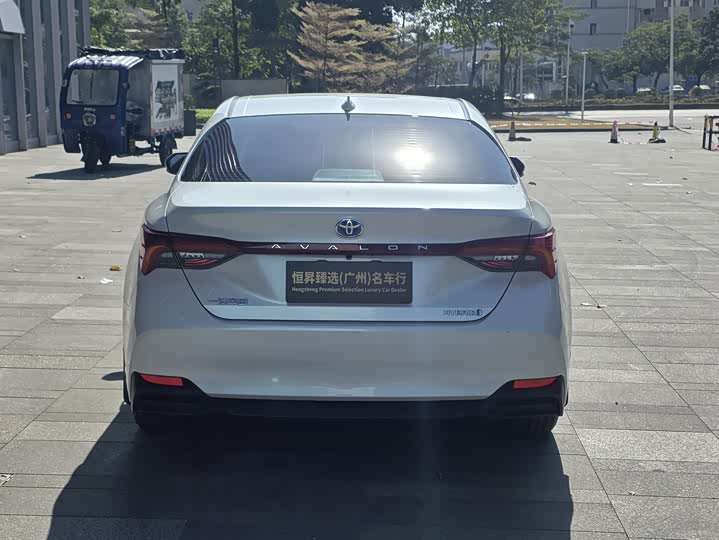 Фото 6 - Toyota Avalon