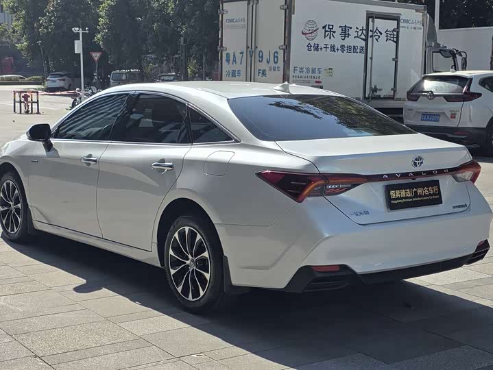 Фото 8 - Toyota Avalon