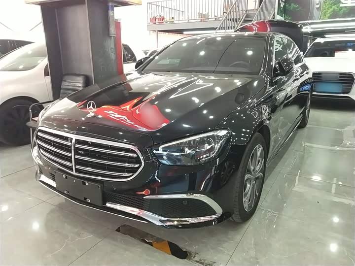 Фото 1 - Mercedes-Benz E-Class