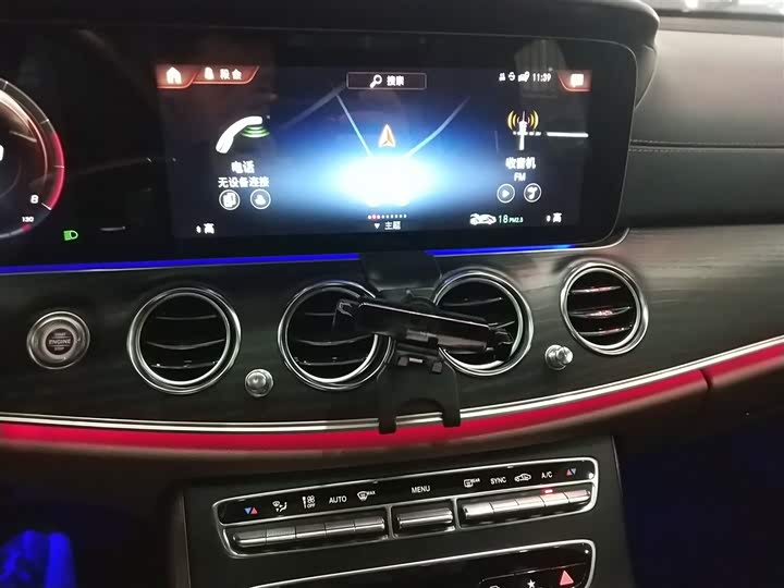 Фото 13 - Mercedes-Benz E-Class