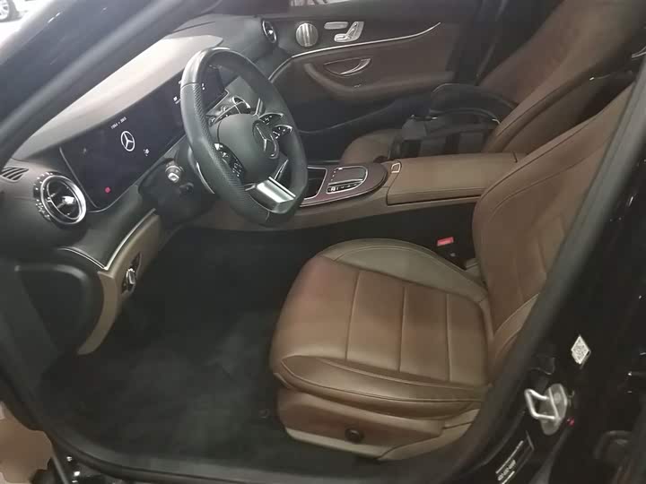 Фото 15 - Mercedes-Benz E-Class