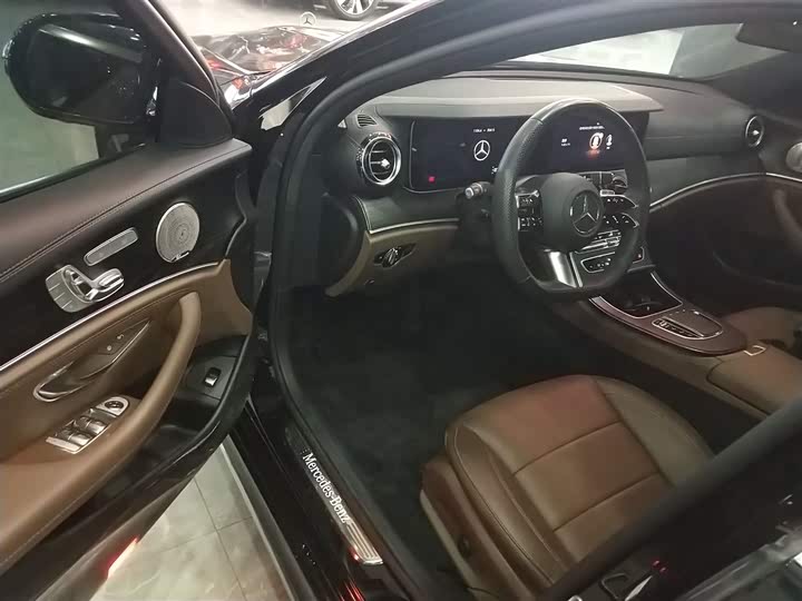 Фото 16 - Mercedes-Benz E-Class