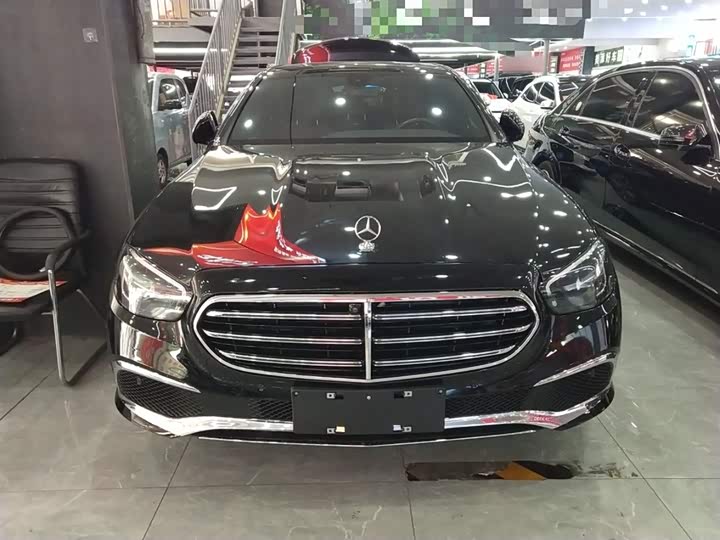 Фото 3 - Mercedes-Benz E-Class