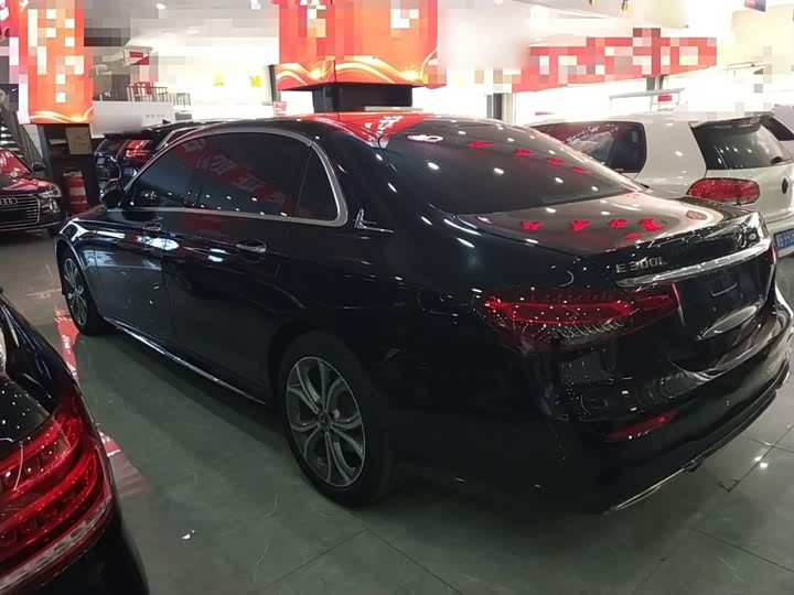 Фото 5 - Mercedes-Benz E-Class