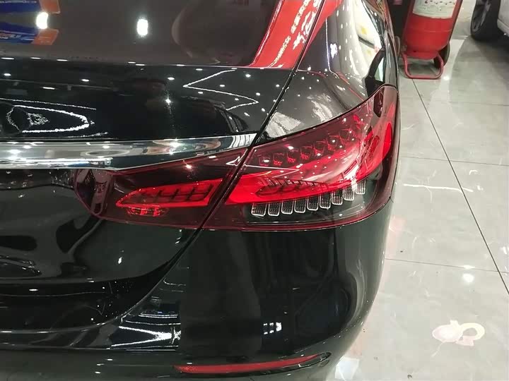 Фото 8 - Mercedes-Benz E-Class