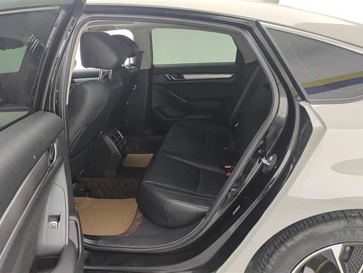 Фото 11 - Honda Accord