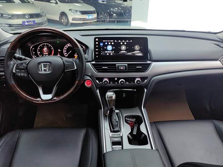 Фото 12 - Honda Accord