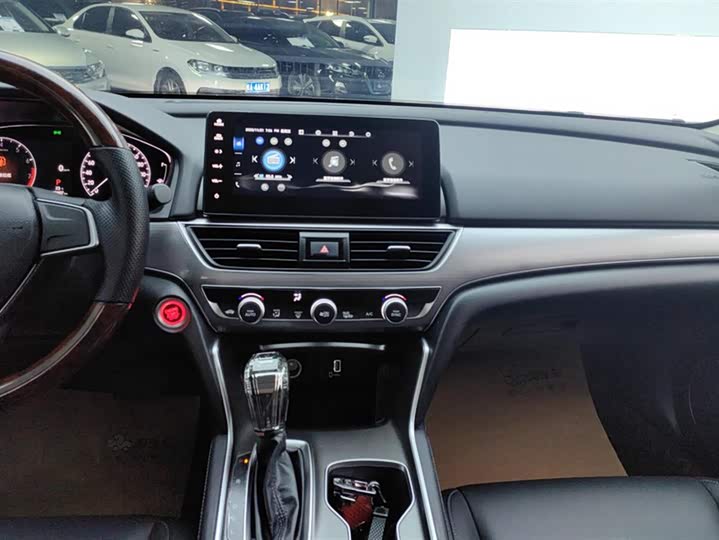 Фото 13 - Honda Accord