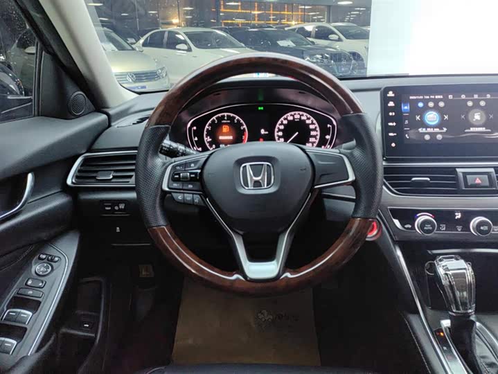 Фото 15 - Honda Accord