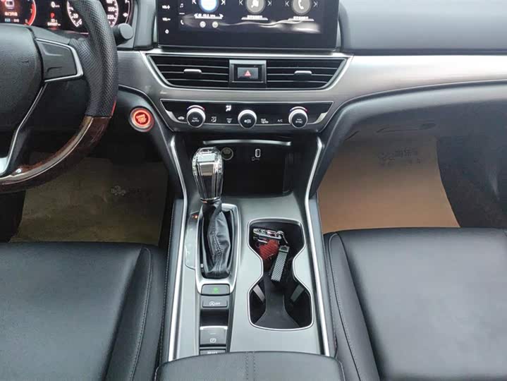 Фото 16 - Honda Accord