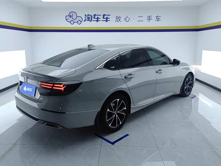 Фото 3 - Honda Accord