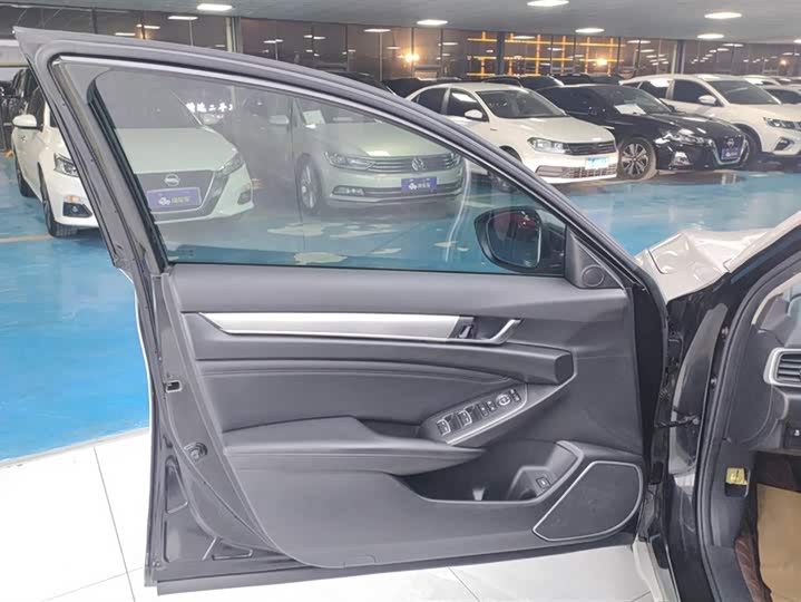 Фото 7 - Honda Accord