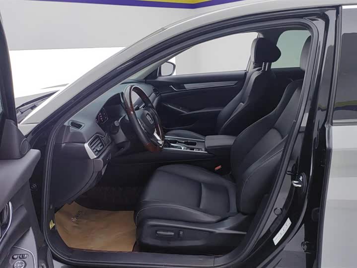 Фото 9 - Honda Accord