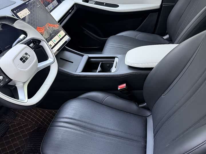 Фото 12 - Geely Galaxy L7