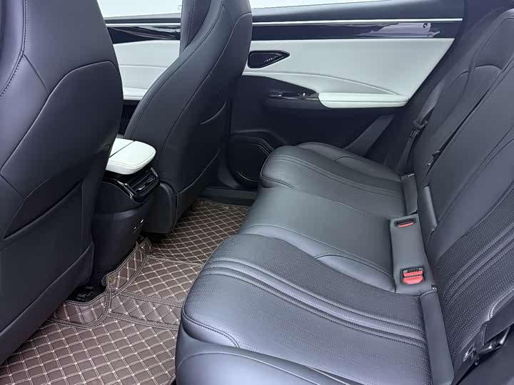 Фото 16 - Geely Galaxy L7