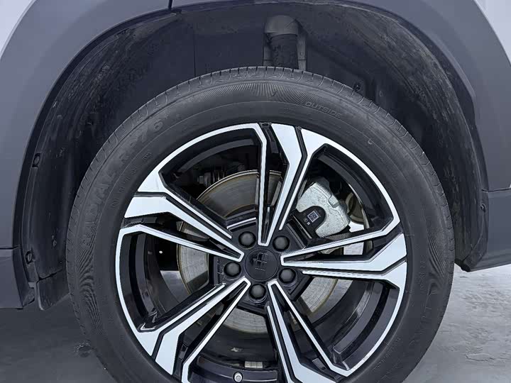 Фото 19 - Geely Galaxy L7