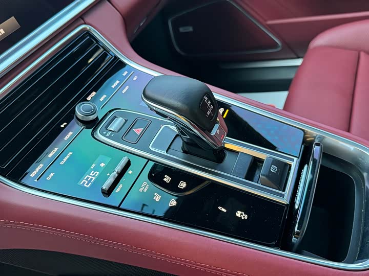 Фото 13 - Porsche Panamera