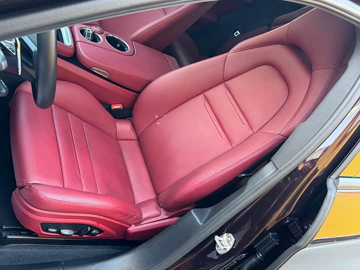 Фото 14 - Porsche Panamera