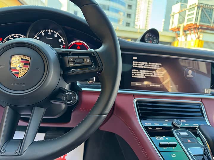 Фото 17 - Porsche Panamera