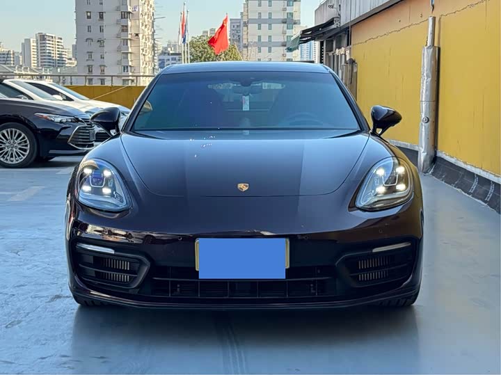 Фото 2 - Porsche Panamera