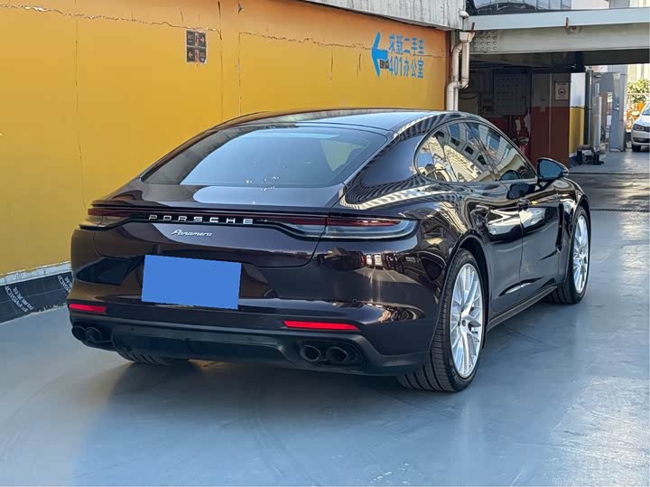 Фото 3 - Porsche Panamera