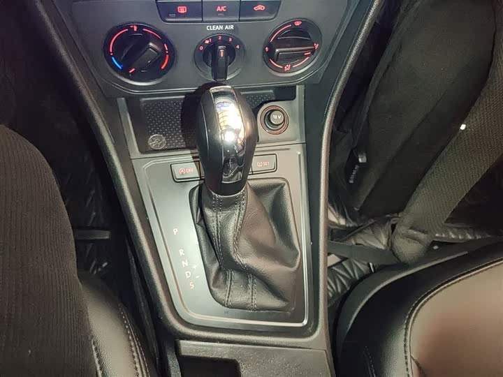 Фото 14 - Volkswagen Lavida