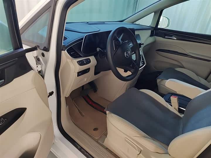 Фото 16 - Buick GL8 ES