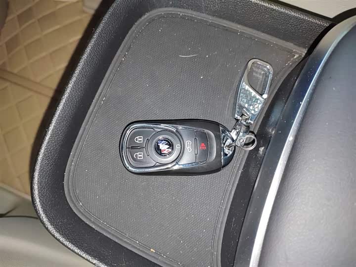 Фото 9 - Buick GL8 ES