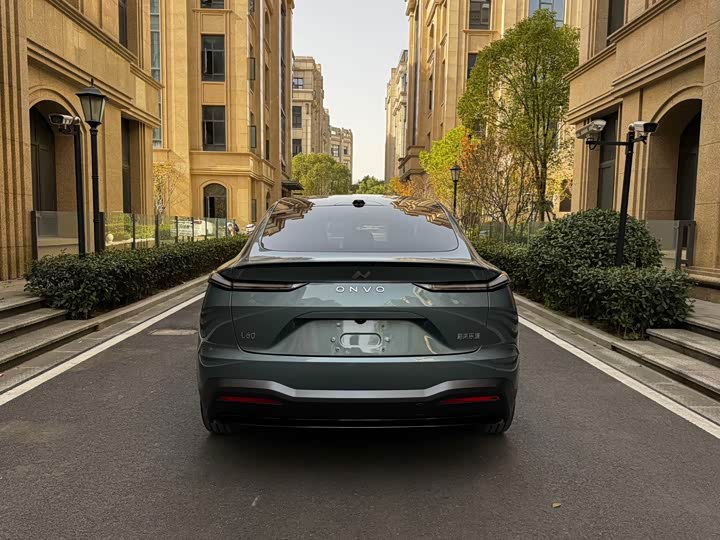 Фото 14 - Nio Onvo L60