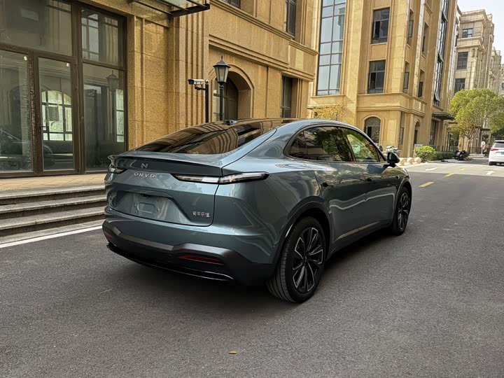 Фото 15 - Nio Onvo L60