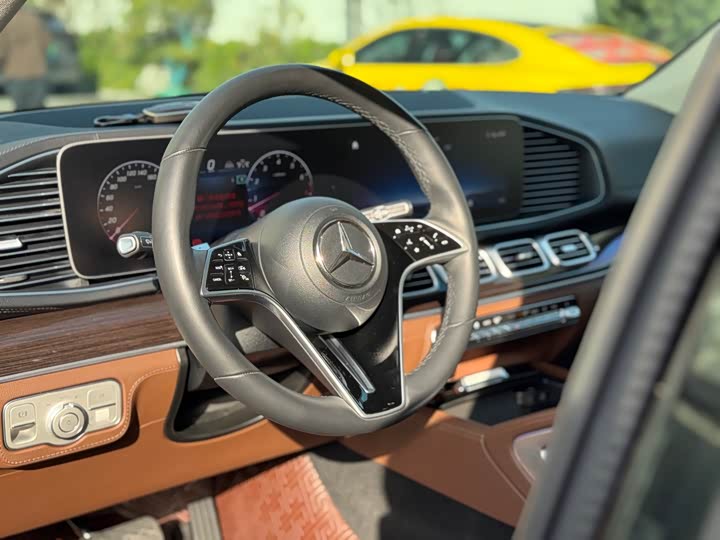 Фото 13 - Mercedes-Benz GLE-Class